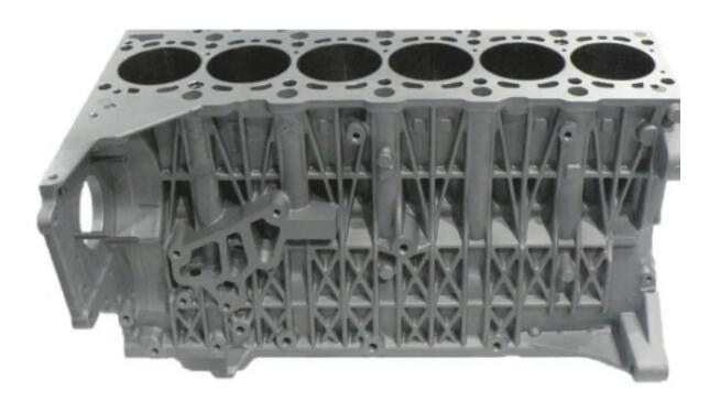 將缸發(fā)動機曲軸箱內(nèi)的8個傳統(tǒng)灰鑄鐵鑲件更換為熱熔噴涂鐵基涂層。