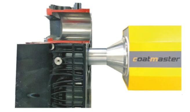 使用涂魔師測厚系統(tǒng)，并將其插入到氣缸孔中(上孔切開)