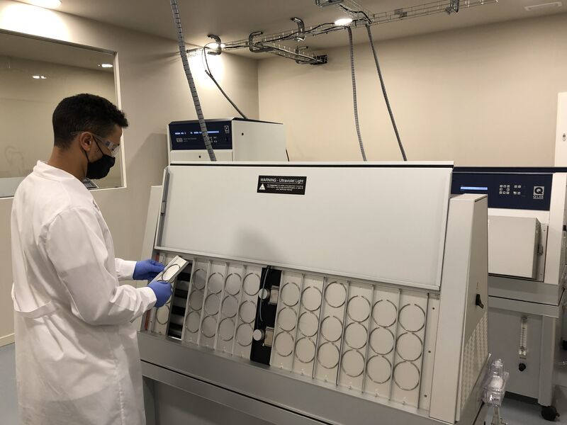 防腐涂料涂層樹脂油漆紫外光加速耐候機(jī)使用現(xiàn)場圖3